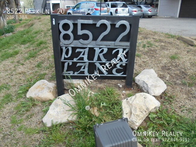 Building Photo - 8522 Park Ln