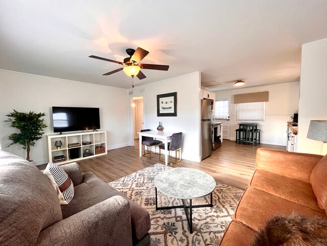 Building Photo - 635 Oneida Rd