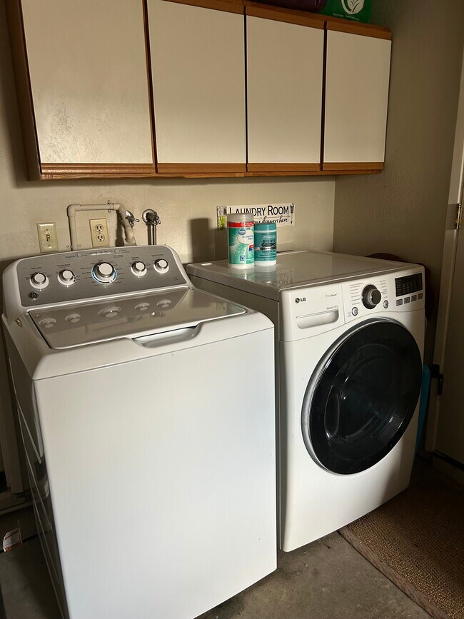 Foto del edificio - 1060 Waring St