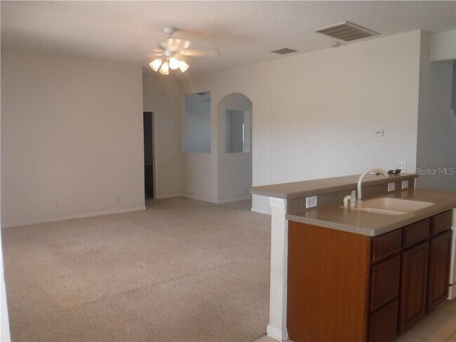 Building Photo - 935 Addison Dr NE
