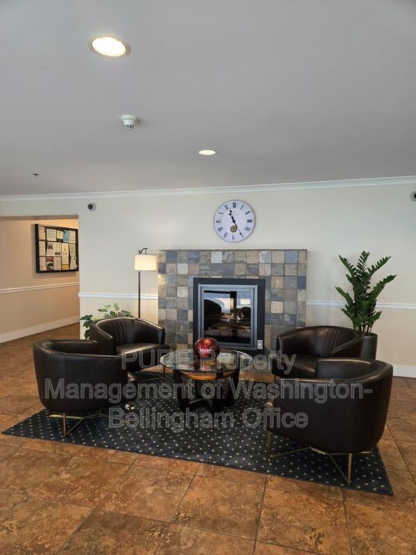 Foto del edificio - 1015 Railroad Ave