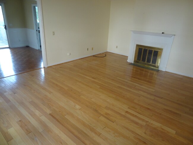 Building Photo - 128 Arbor Dr