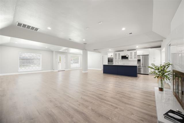 Foto del edificio - 6350 Glennox Ln
