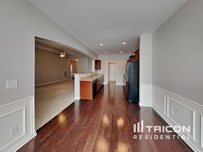 Foto del edificio - 1008 Harper Dean Wy