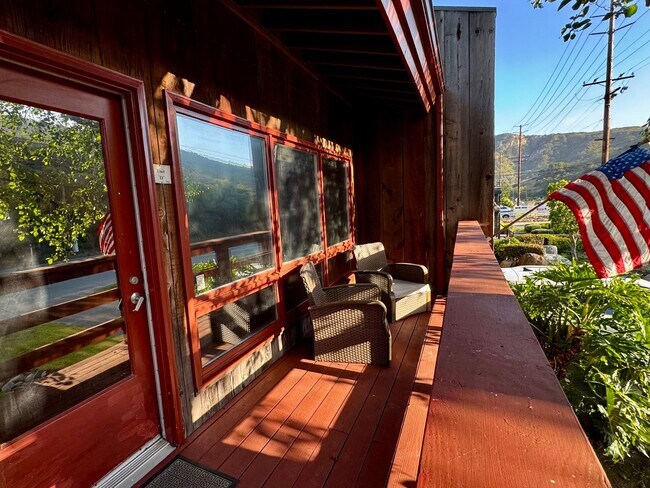 Foto del edificio - 3337 Laguna Canyon Rd
