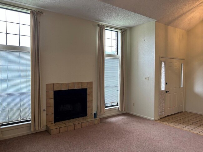 Foto del edificio - 1225 Eaton Ln