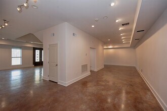 Building Photo - 2293 E Bayshore Dr