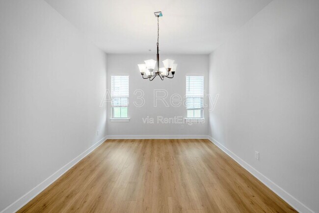 Foto del edificio - 533 Daffodil Ln