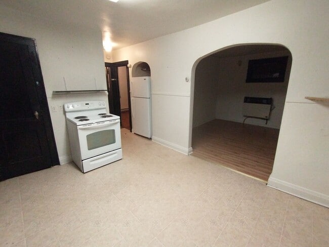 Building Photo - 724