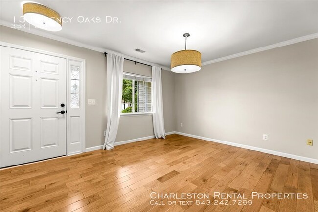 Foto del edificio - 13 Regency Oaks Dr