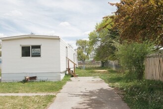 Building Photo - 525 Eden Dr