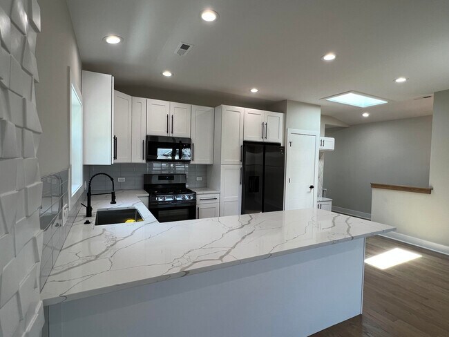 Foto del edificio - 5907 W Waveland Ave