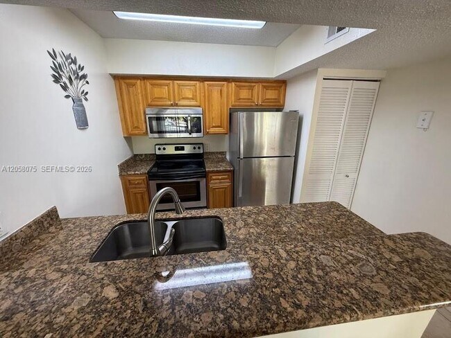 Building Photo - 5612 Rock Island Rd
