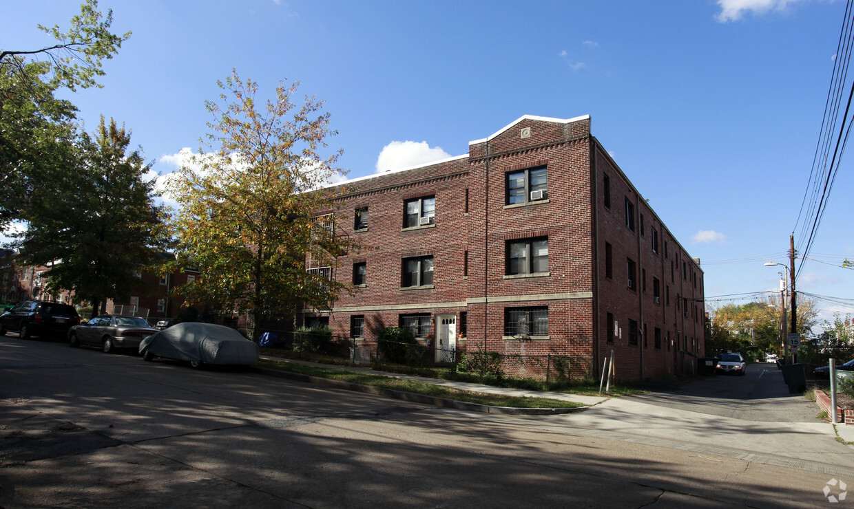 Building Photo - The Delafield Apartments