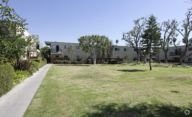 La sombra de Tree - Shade Tree Apartments