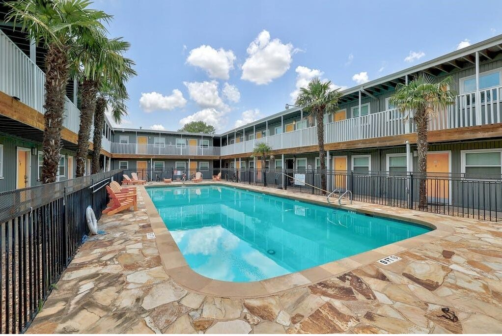 Foto principal - 2401 Manor Rd