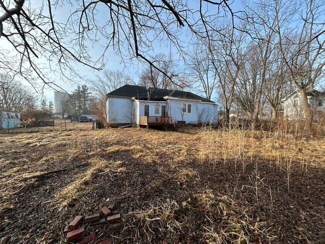 Building Photo - 112 W Winans St