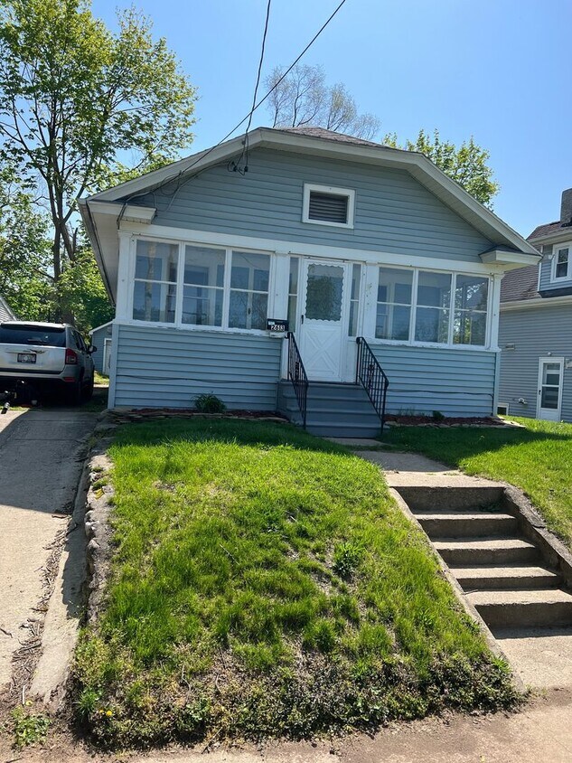 Primary Photo - 2613 Overhill Rd