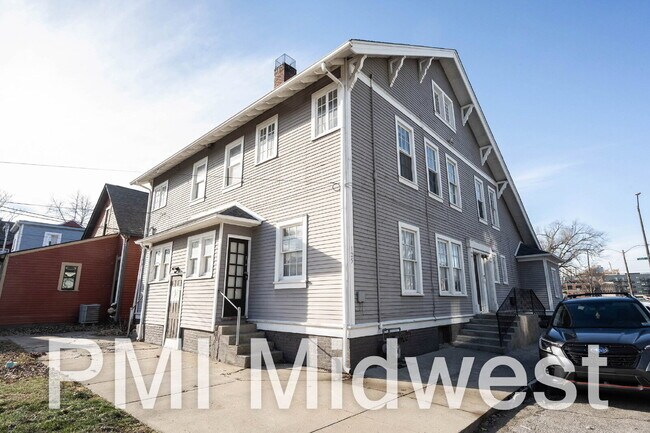 Building Photo - 125 E 17th St