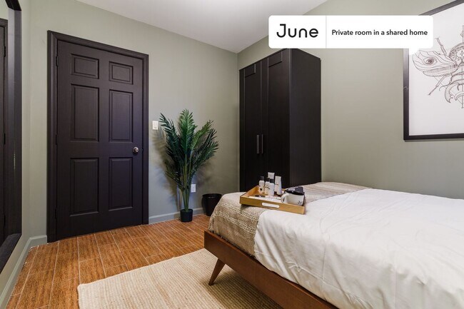 Building Photo - Room in Shared 3 bed/1 bath home in Chinatown