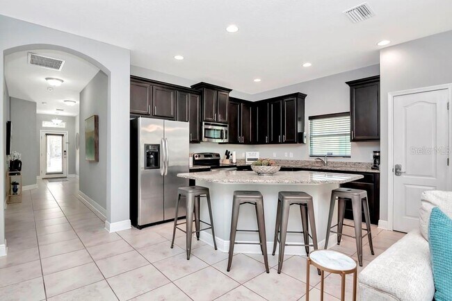 Foto del edificio - 8023 Interbay Blvd