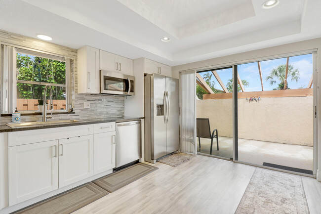 Building Photo - 13566 Sabal Palm Ct
