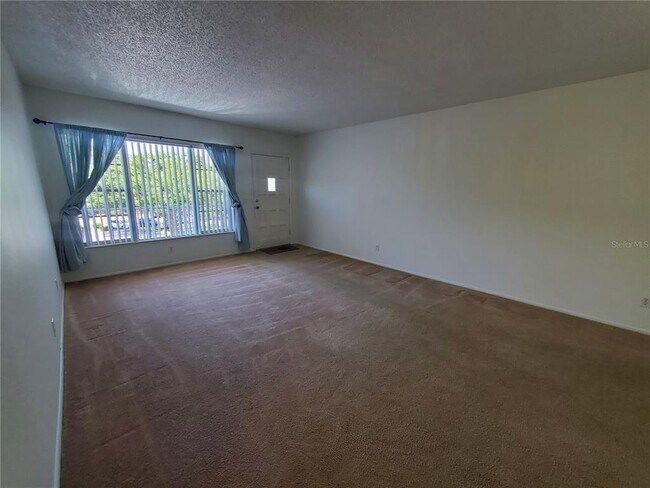 Building Photo - 2427 Rhodesian Dr