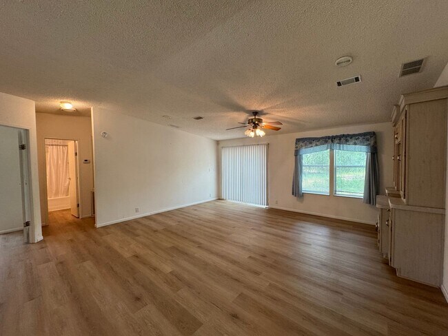 Foto del edificio - 2 Bedroom / 2 Bath Mobile Home with Office/Flex Space – Suwannee County (16th Street)