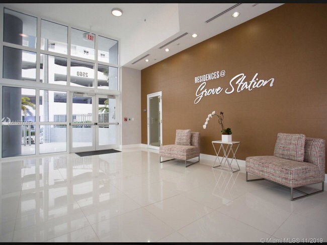 Building Photo - 2560 SW 27th St
