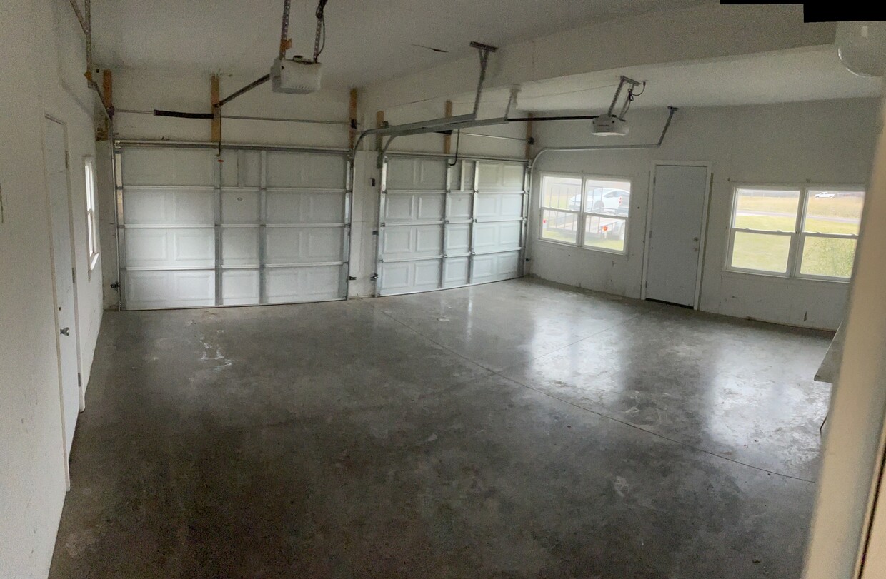 2 Car Garage - 4932 N Creasy Springs Rd