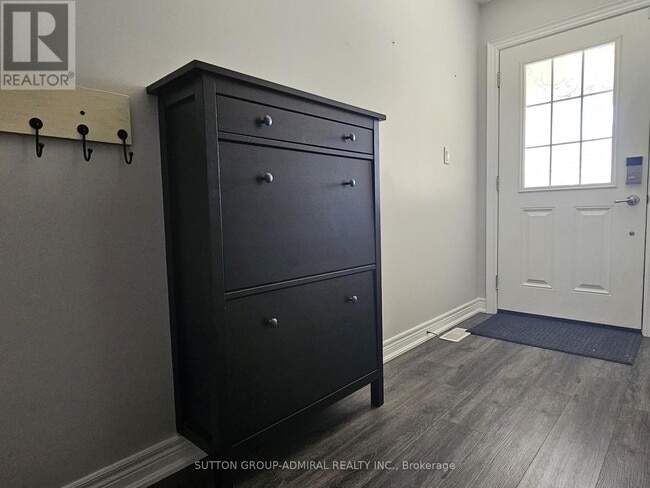 Photo du bâtiment - 6412 Shapton Cres