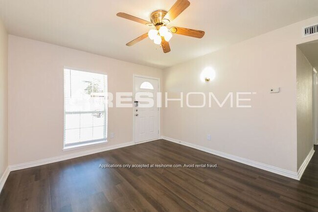 Foto del edificio - "Welcome Home! Get 1 month FREE RENT when ...