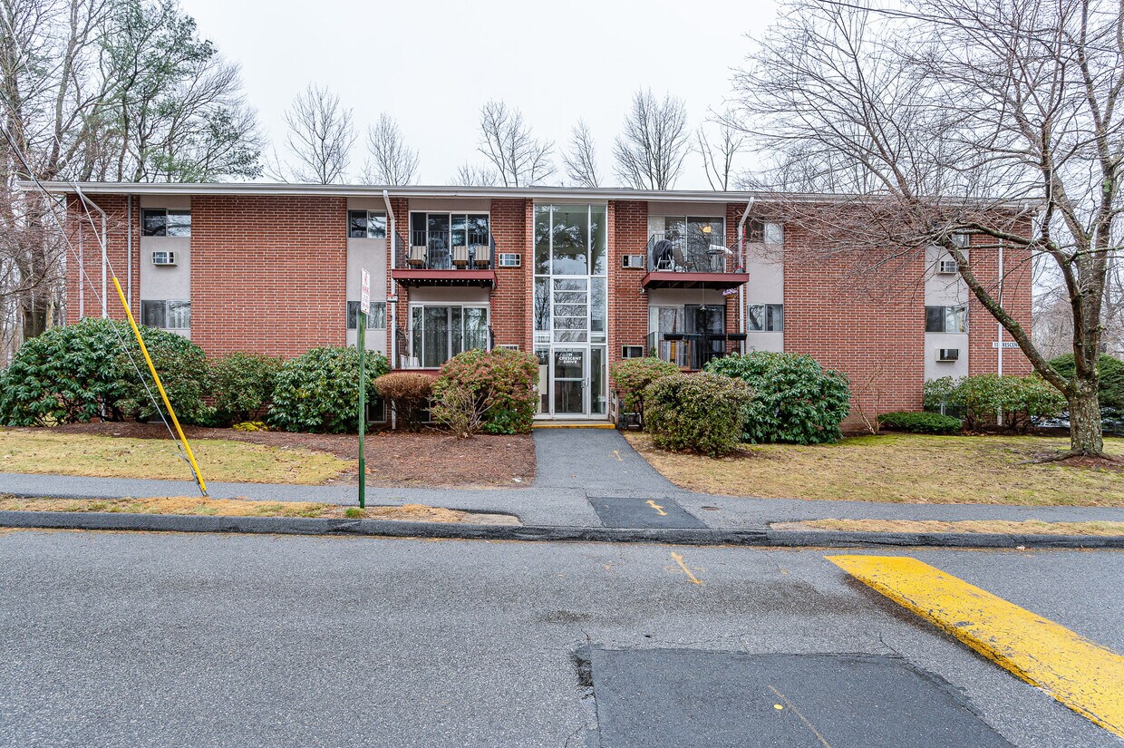 Primary Photo - 11 Crescent Dr