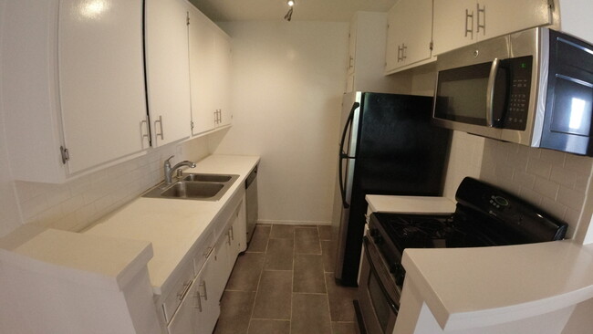 Building Photo - 3432 Mentone Ave