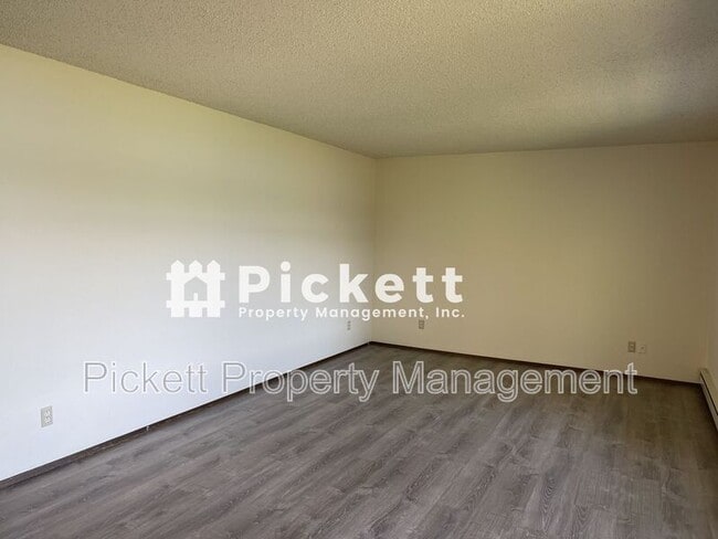 Building Photo - 924 Shorewood Dr