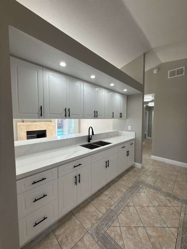 Cocina - 2338 Langhorn St