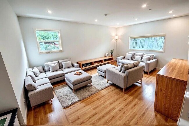 Foto del edificio - 418 W 259th St
