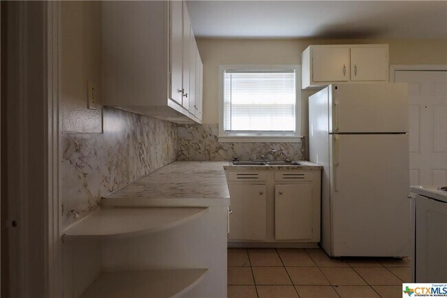 Foto del edificio - 1512 White Ave