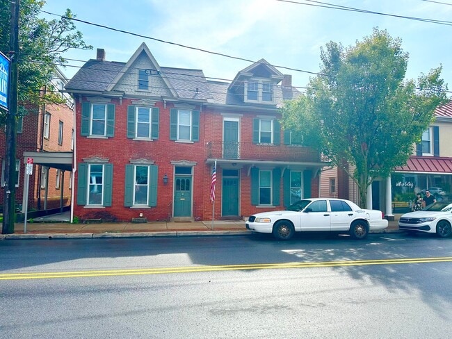 Building Photo - 218 S Market St