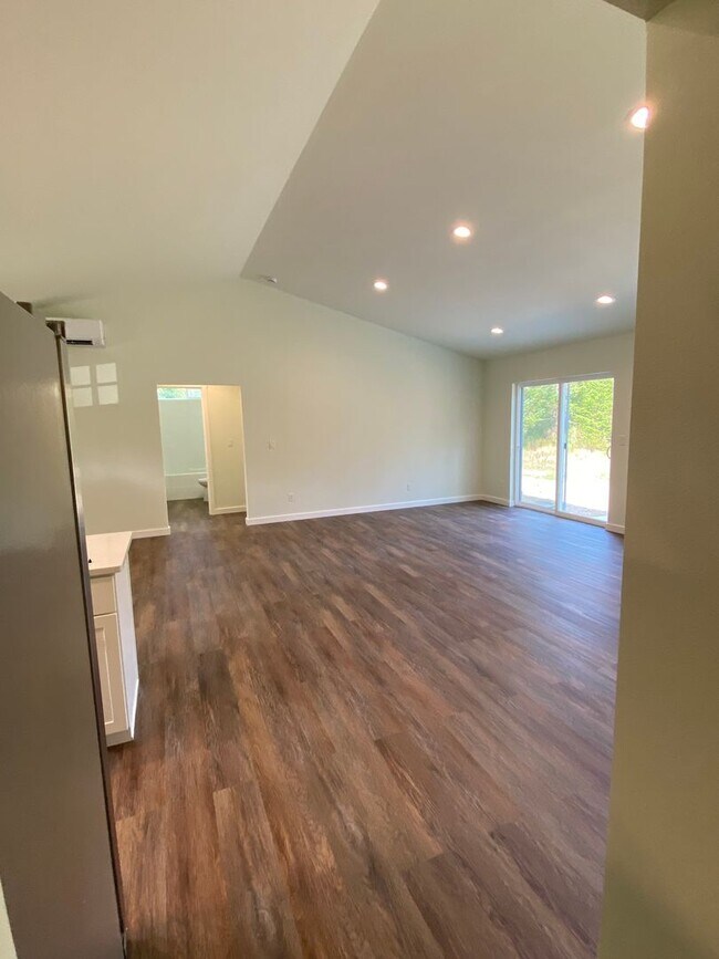 Building Photo - 3bd 2.5ba Home in Belfair on 2.5 Acres
