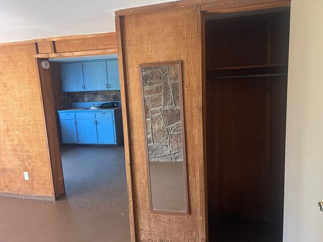 Foto del edificio - charming, convenient, and cozy downstairs studio
