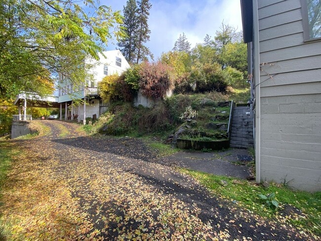 Building Photo - Family home available now!  $200 off your ...