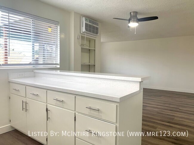 Building Photo - A Beautifully Renovated 2BD 1BA Apartment ...