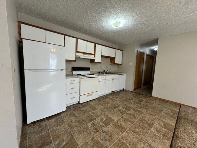 Building Photo - 2 Bed | 1 Bath | 1 Car Garage! 900 sqft ho...