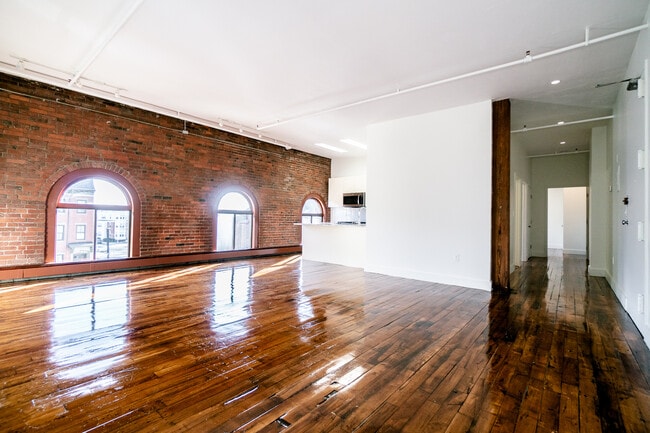 Building Photo - 748 Tremont St