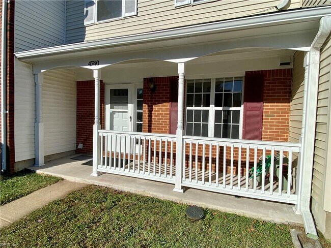 Foto del edificio - 4740 Greenlaw Dr