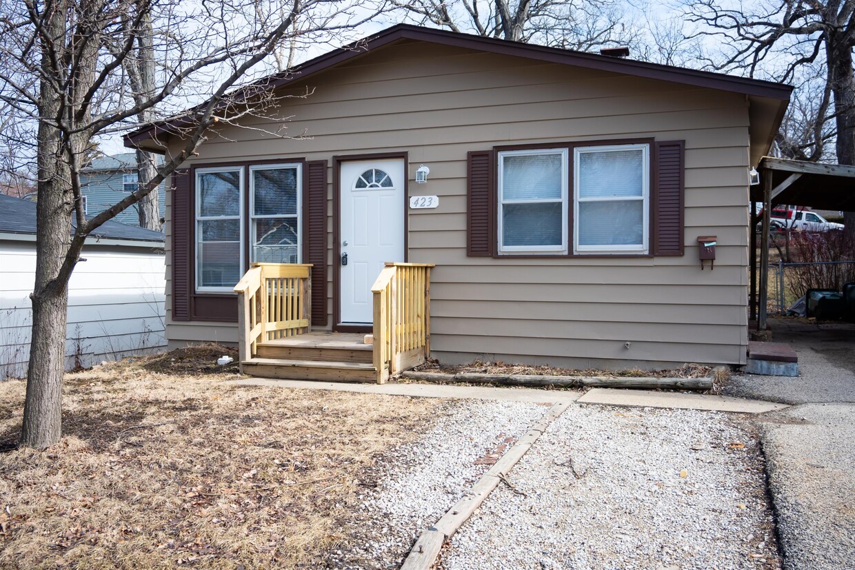 Primary Photo - 423 Fairlawn Dr
