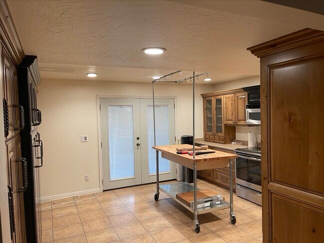 Building Photo - 13294 S Trail Rider Cir