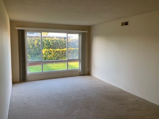 Foto del edificio - Four bedroom home in Foster City