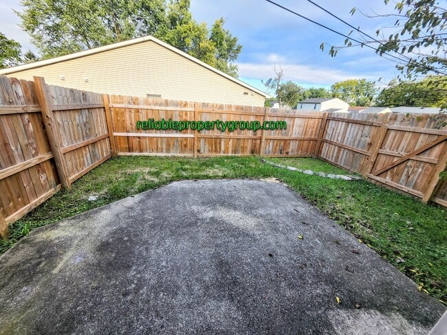 Building Photo - 1417 Lakehurst Dr